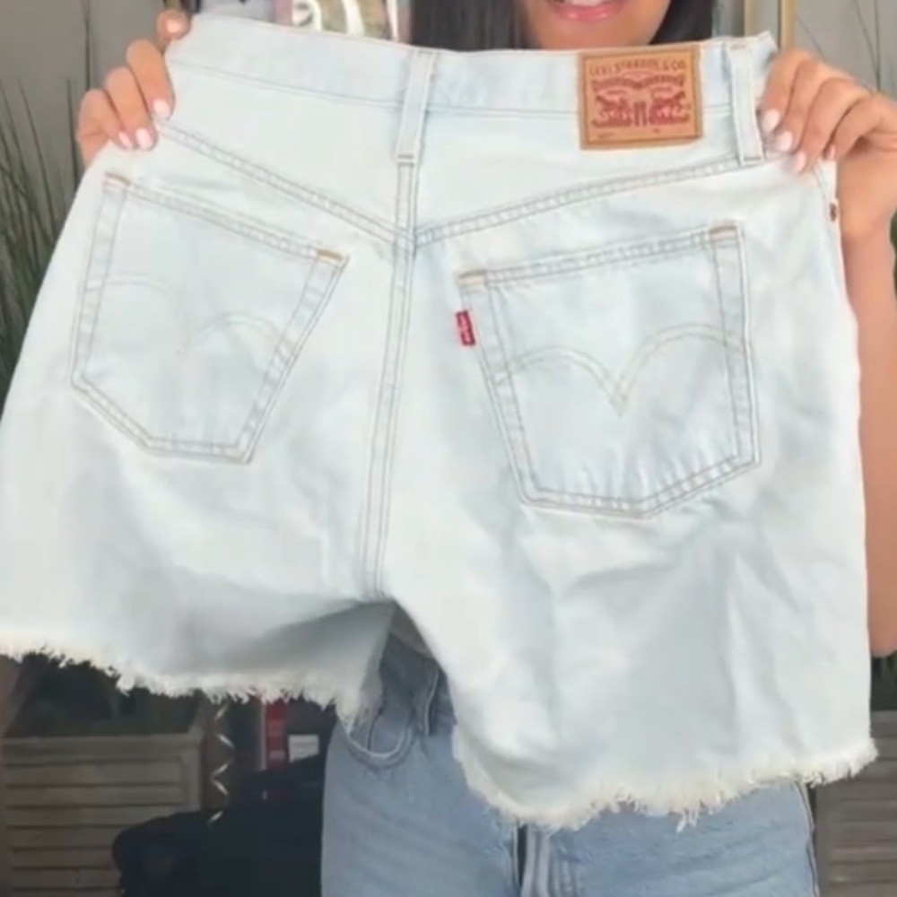 Light Blue Distressed Denim Levi High Waist